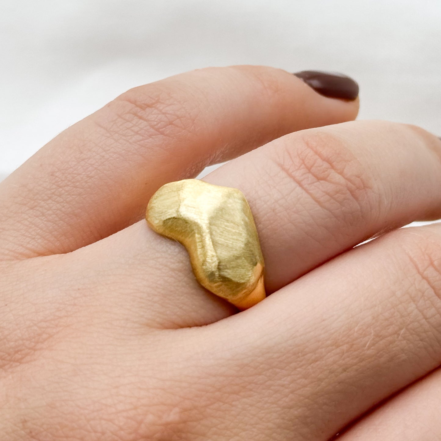 Anillo ajustable corazón bañado en oro