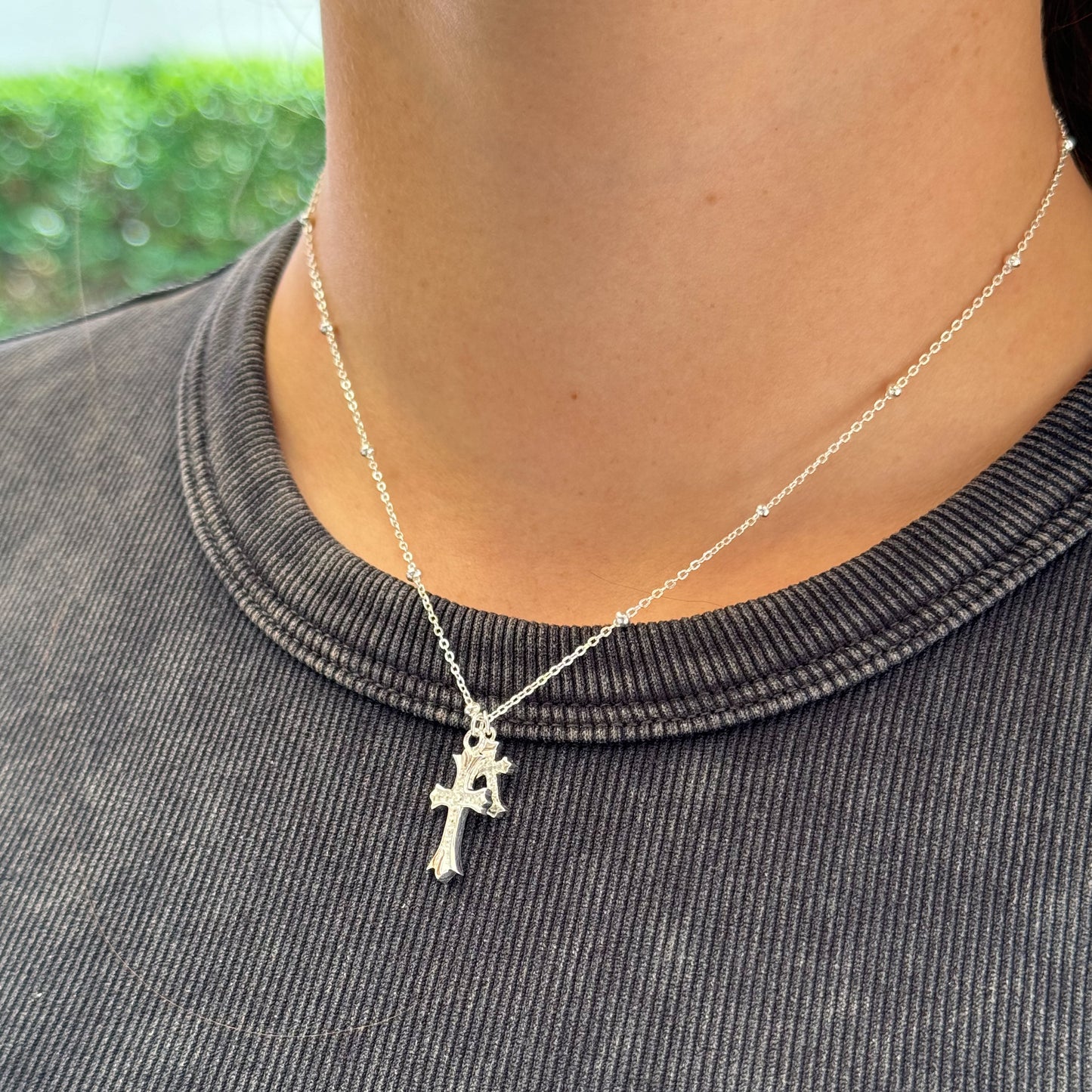 Collar dos cruces circones