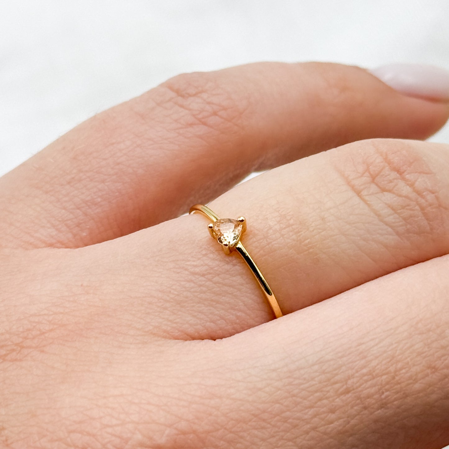 Anillo ajustable corazón circón champaña bañado en oro