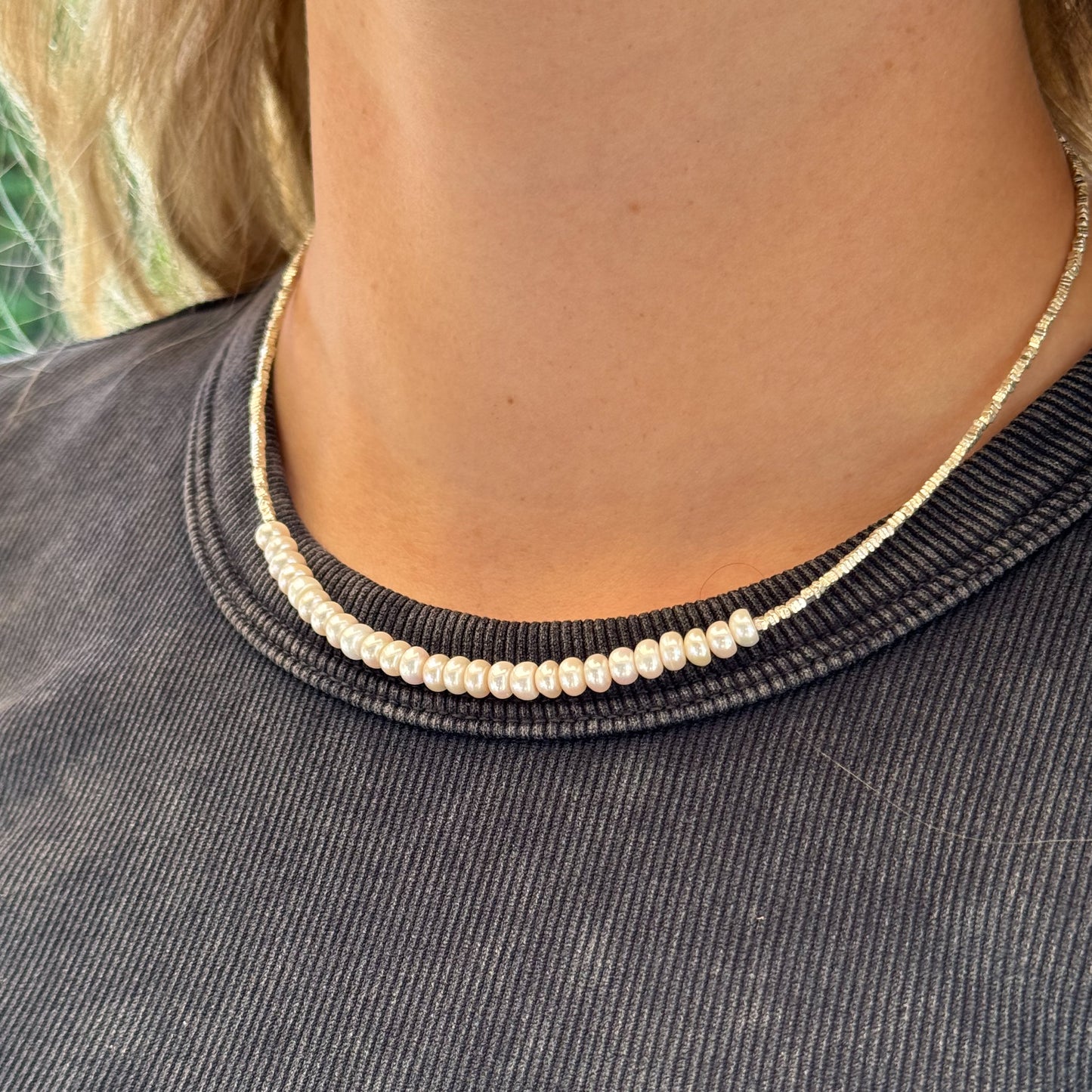 Collar de perlas y mostacillas