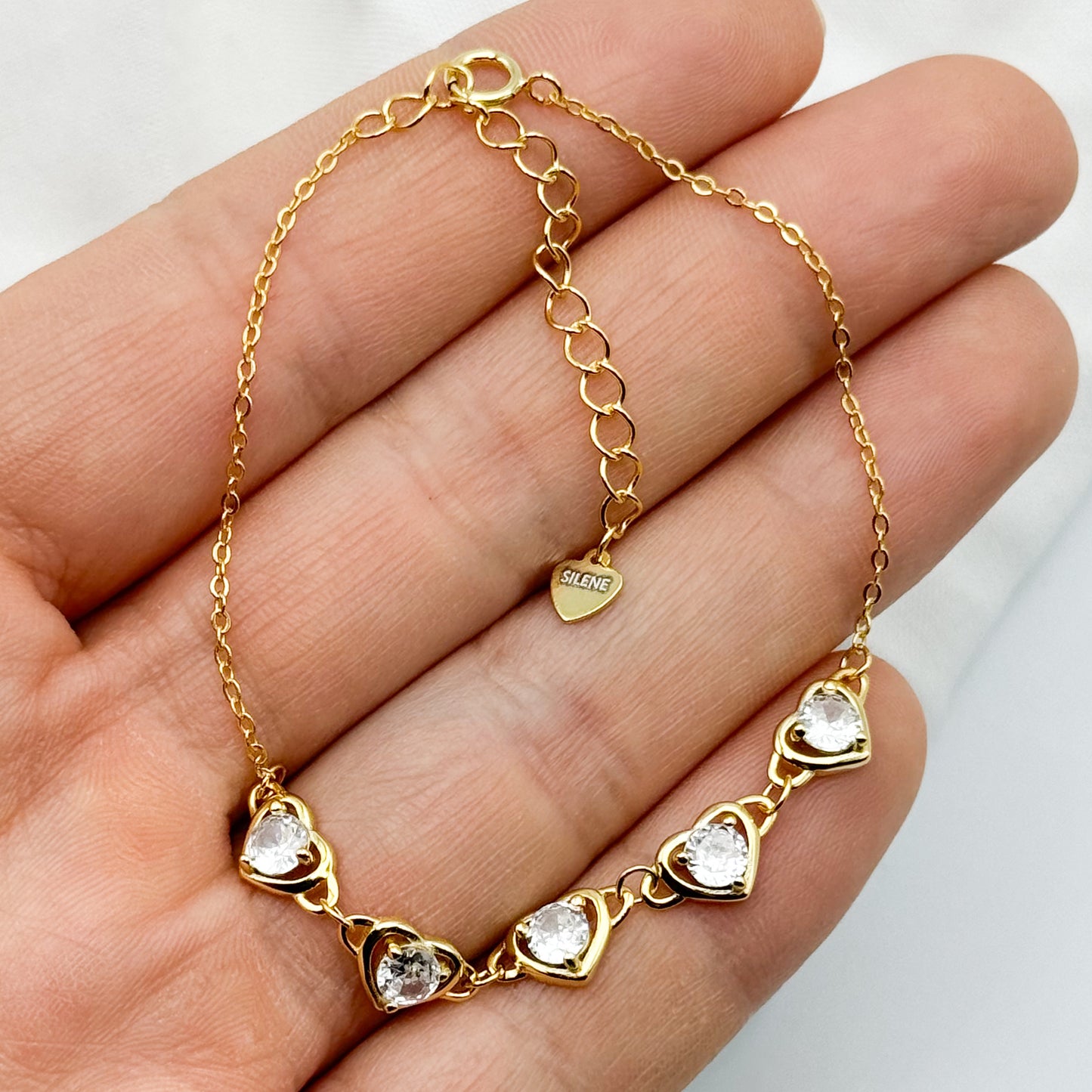 Pulsera corazones y circones bañado en oro