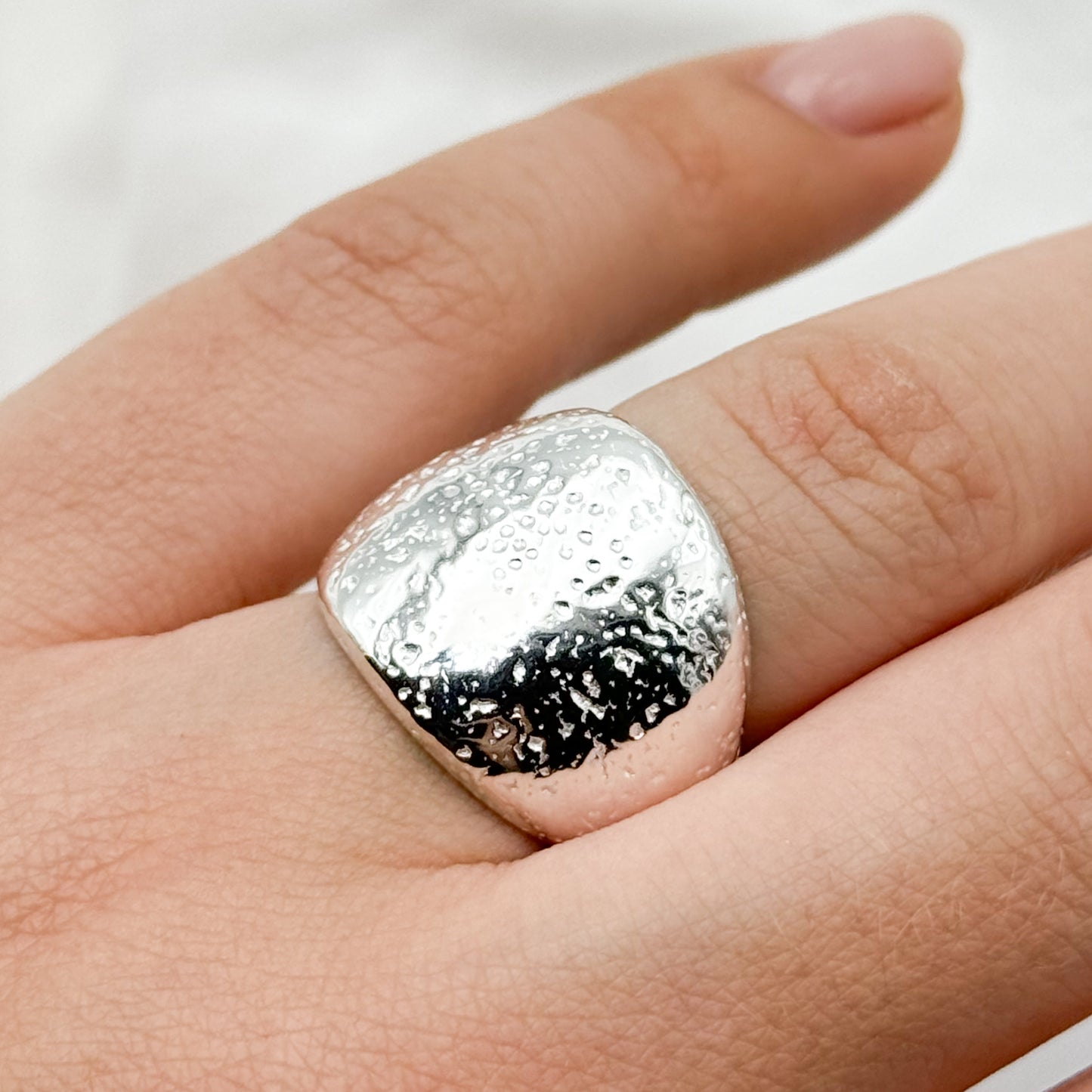 Anillo ajustable martillado