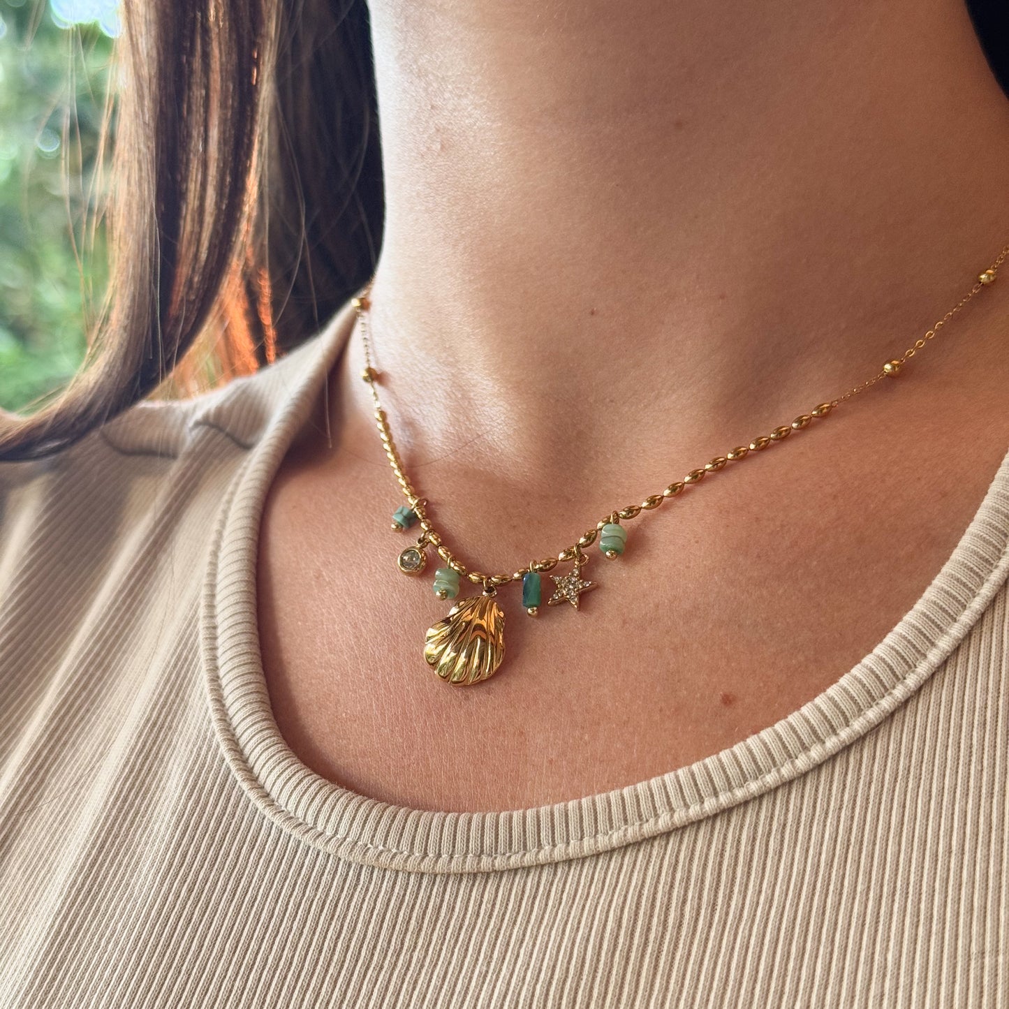 Collar de conchita y mostacillas