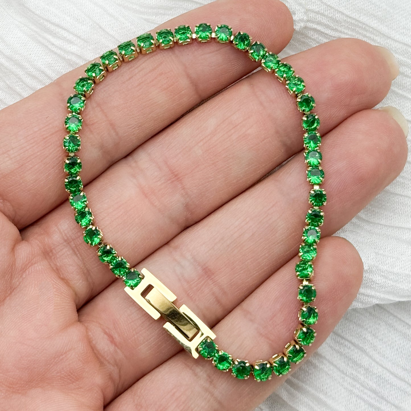 Pulseras circones verdes bañado en oro