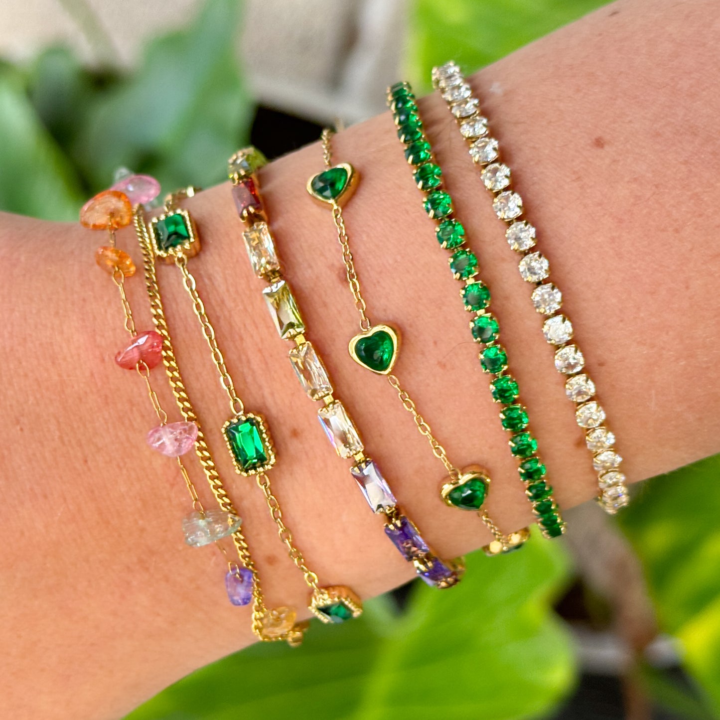Pulseras circones verdes bañado en oro