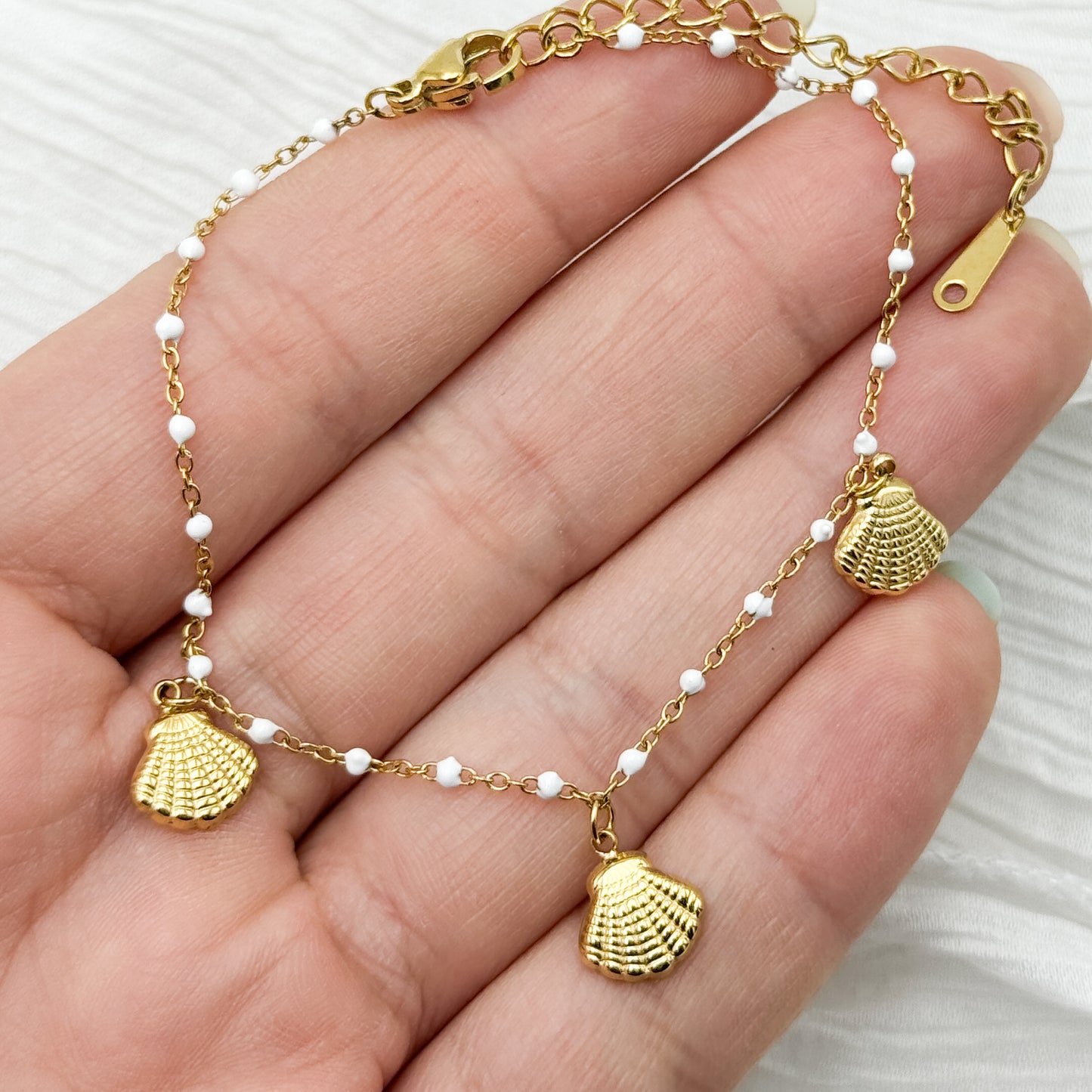 Pulseras conchitas y mostacillas bañado en oro