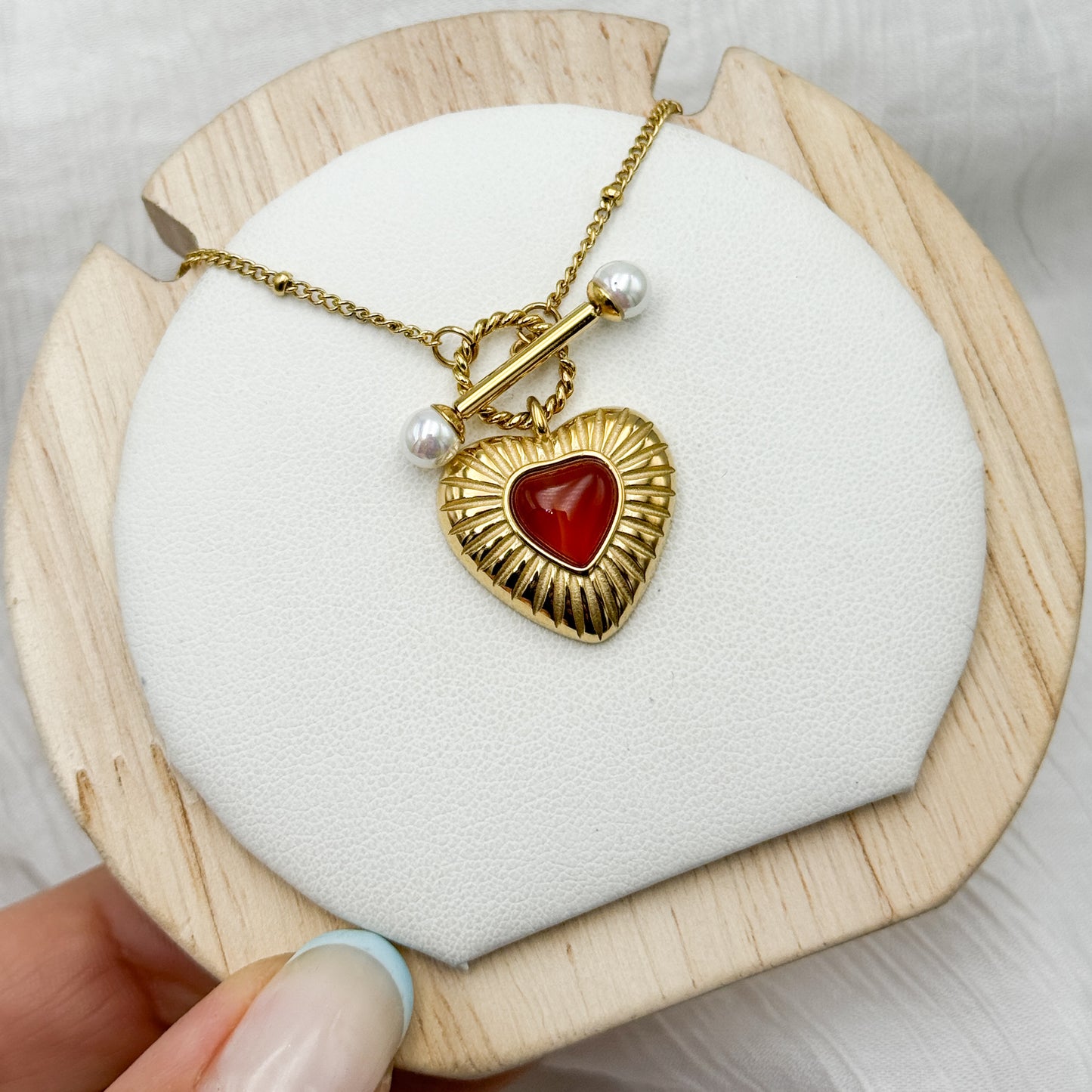 Collar corazón y perlas bañado en oro