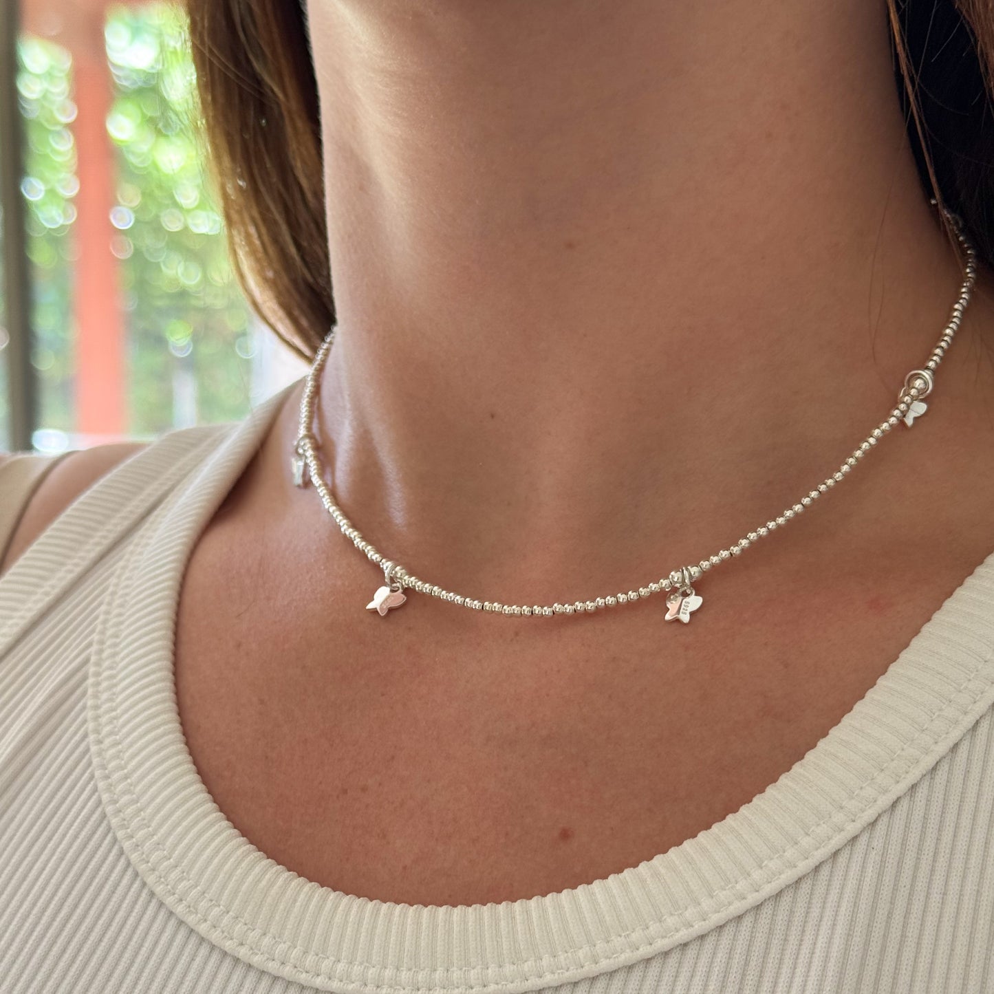 Collar chocker de mostacillas y mariposas