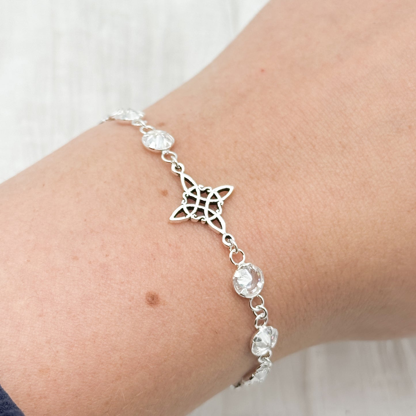 Pulsera nudo de bruja circones