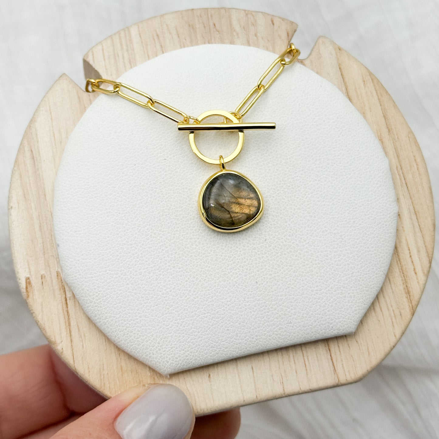 Collar timón piedra bañado en oro