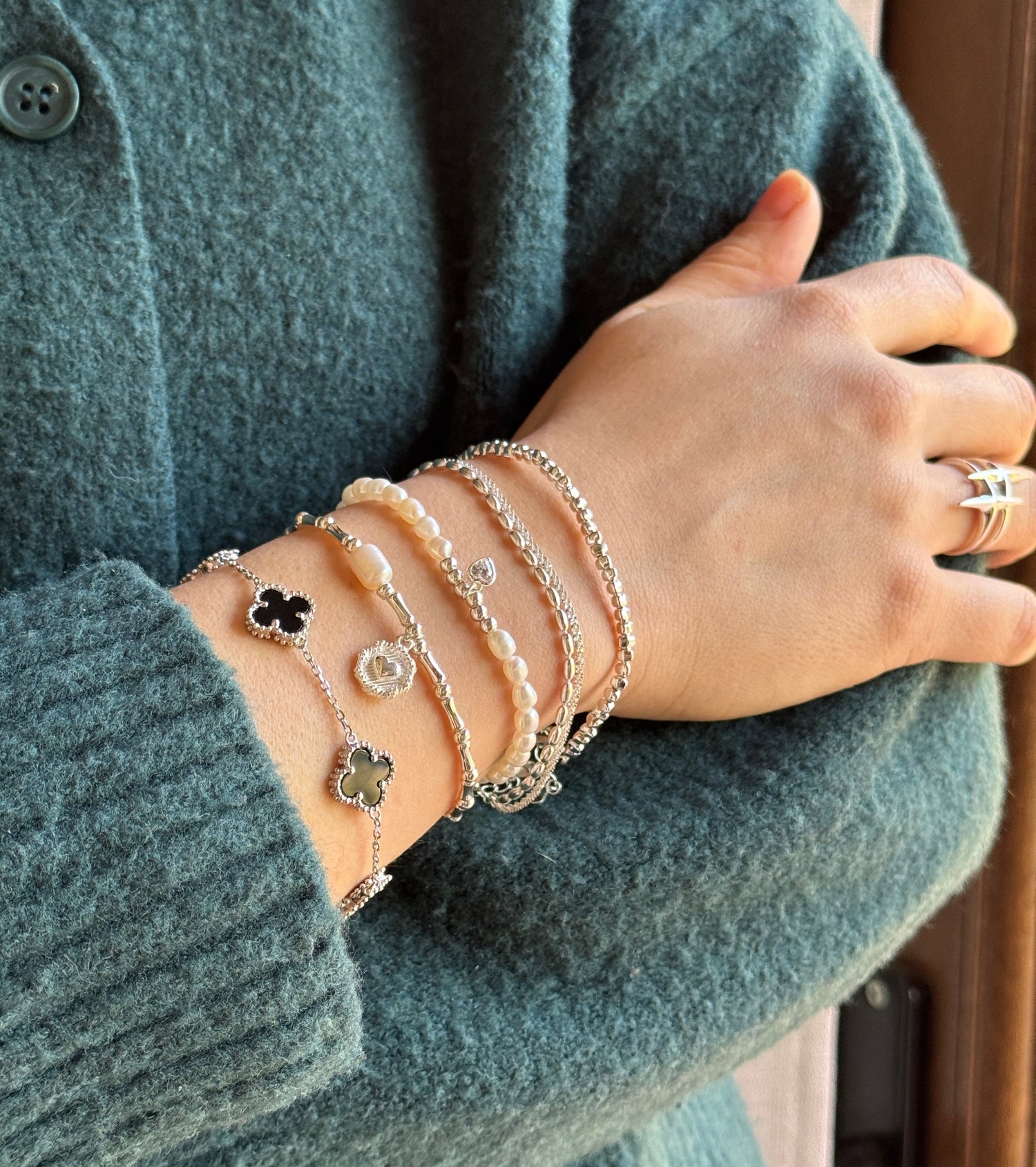 Pulseras con piedras o diseños