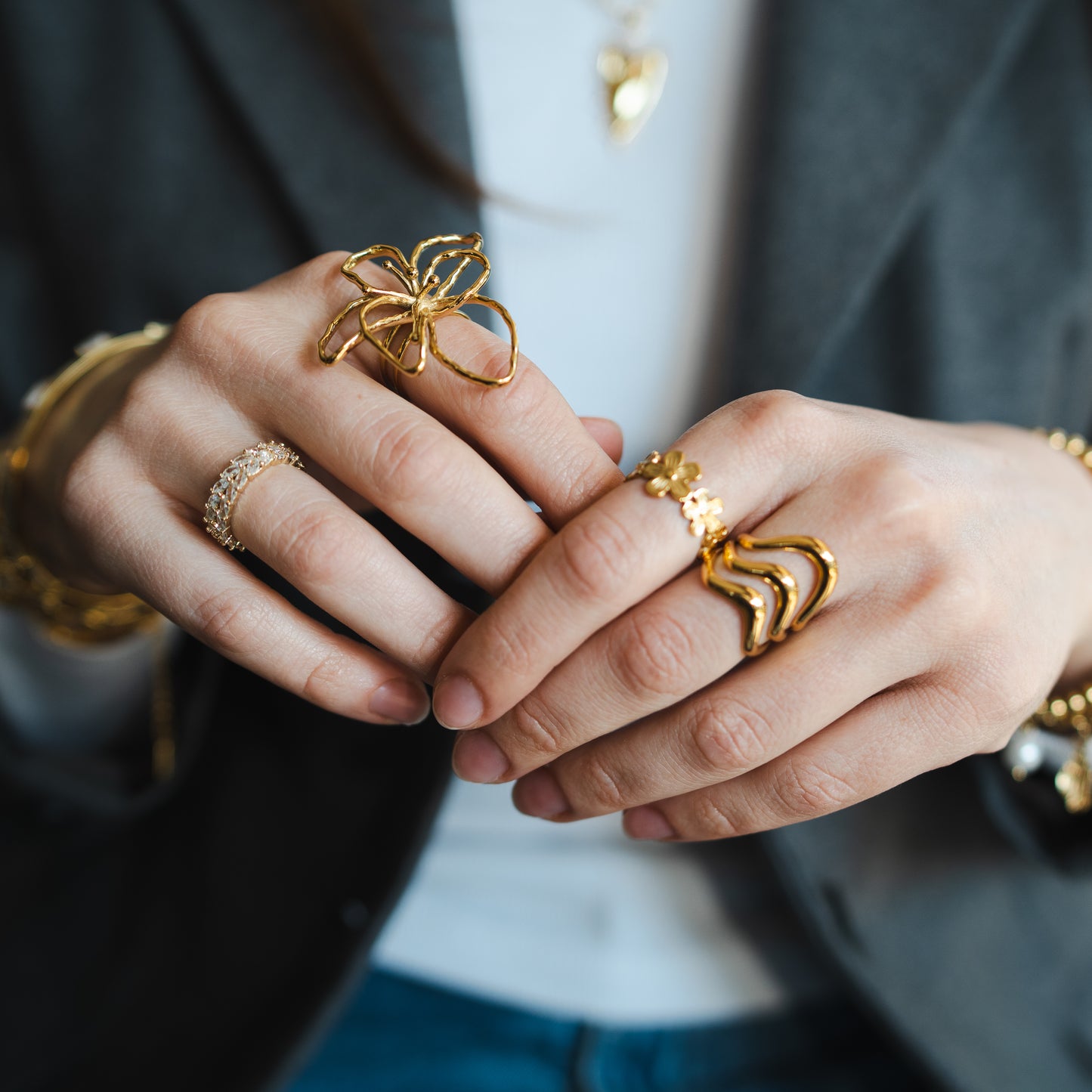 Anillo ajustable ondas bañado en oro