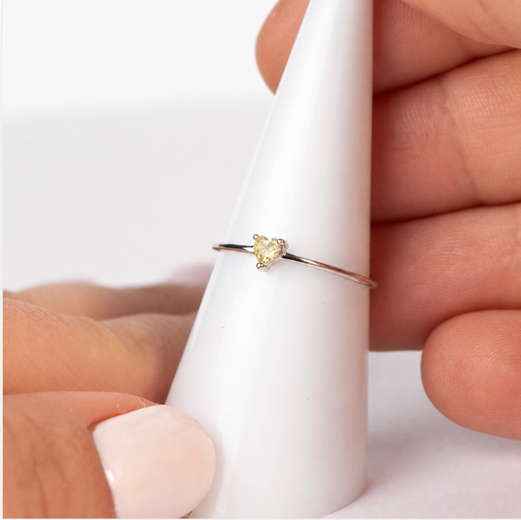 Anillo ajustable corazón amarillo