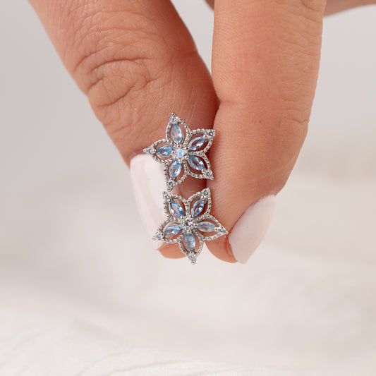 Aros pegados flor de circones celestes