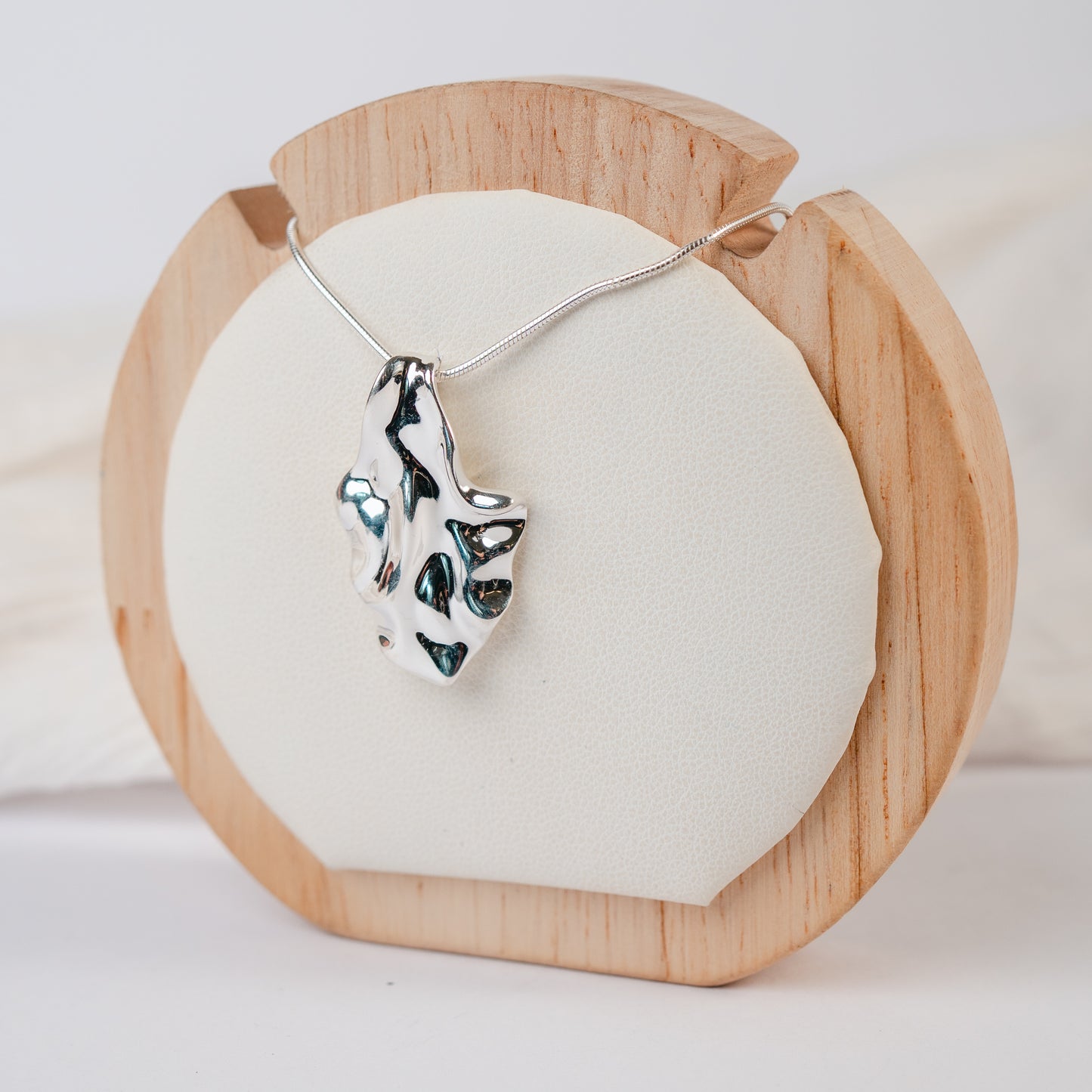 Collar largo de hoja