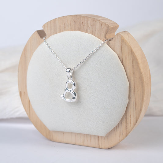 Collar letra B