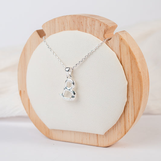 Collar letra B