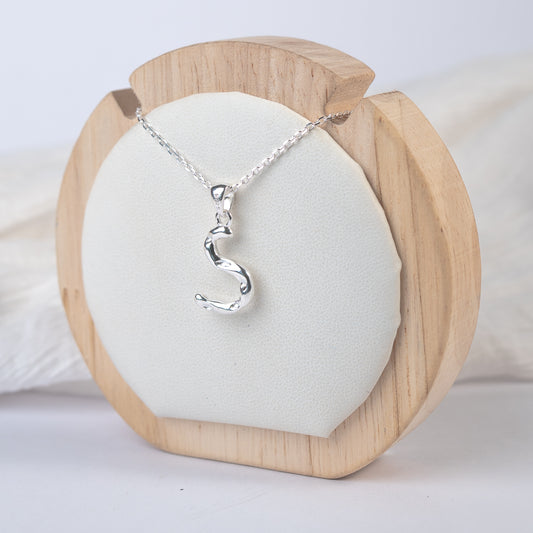 Collar letra S