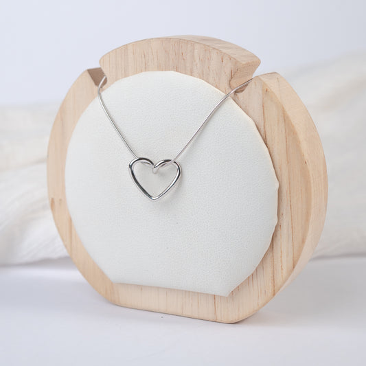 Collar corazón abierto