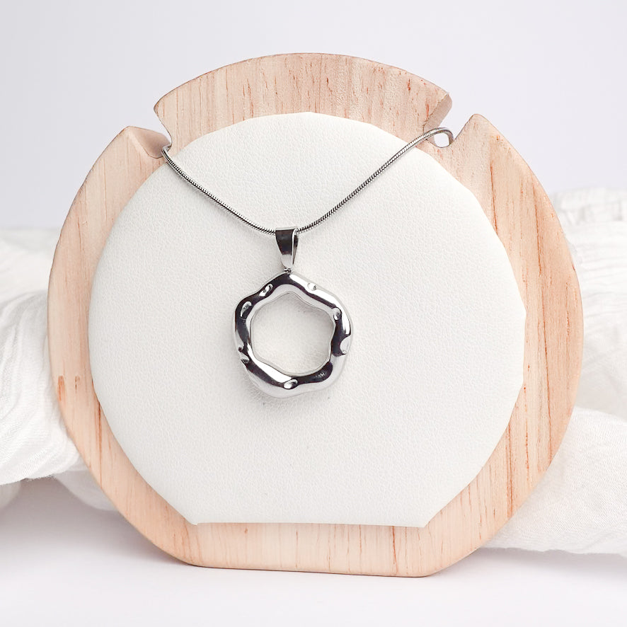 Collar karma martillado silver