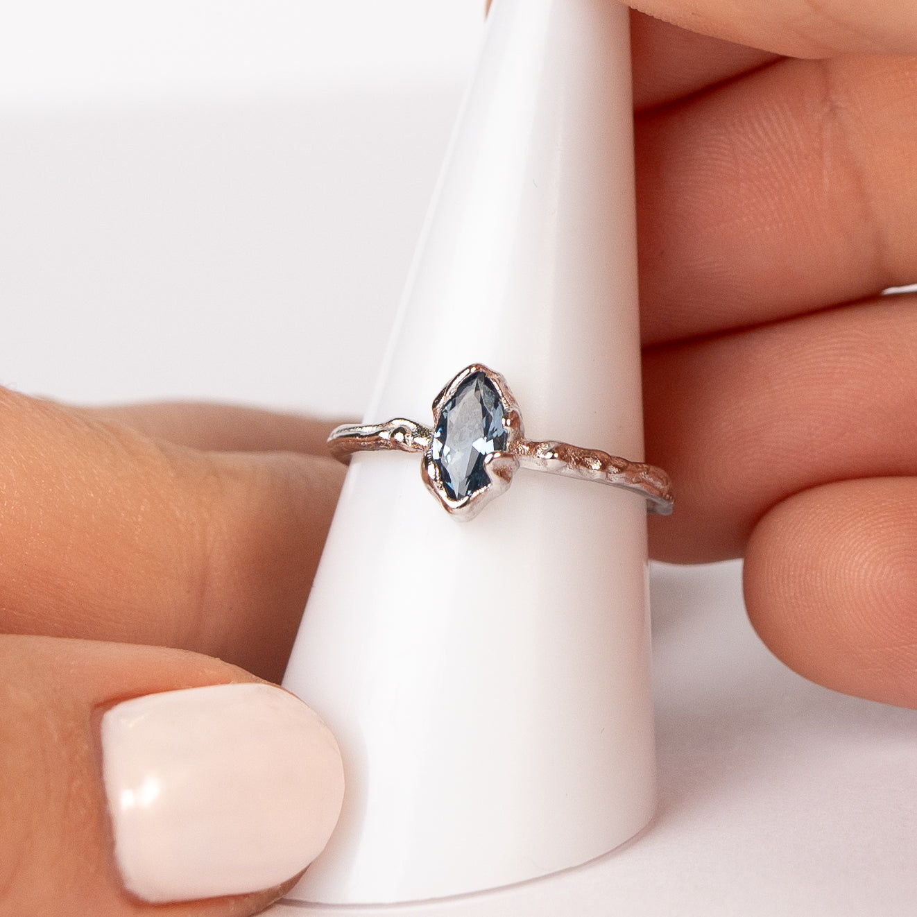 Anillo ajustable circón azul