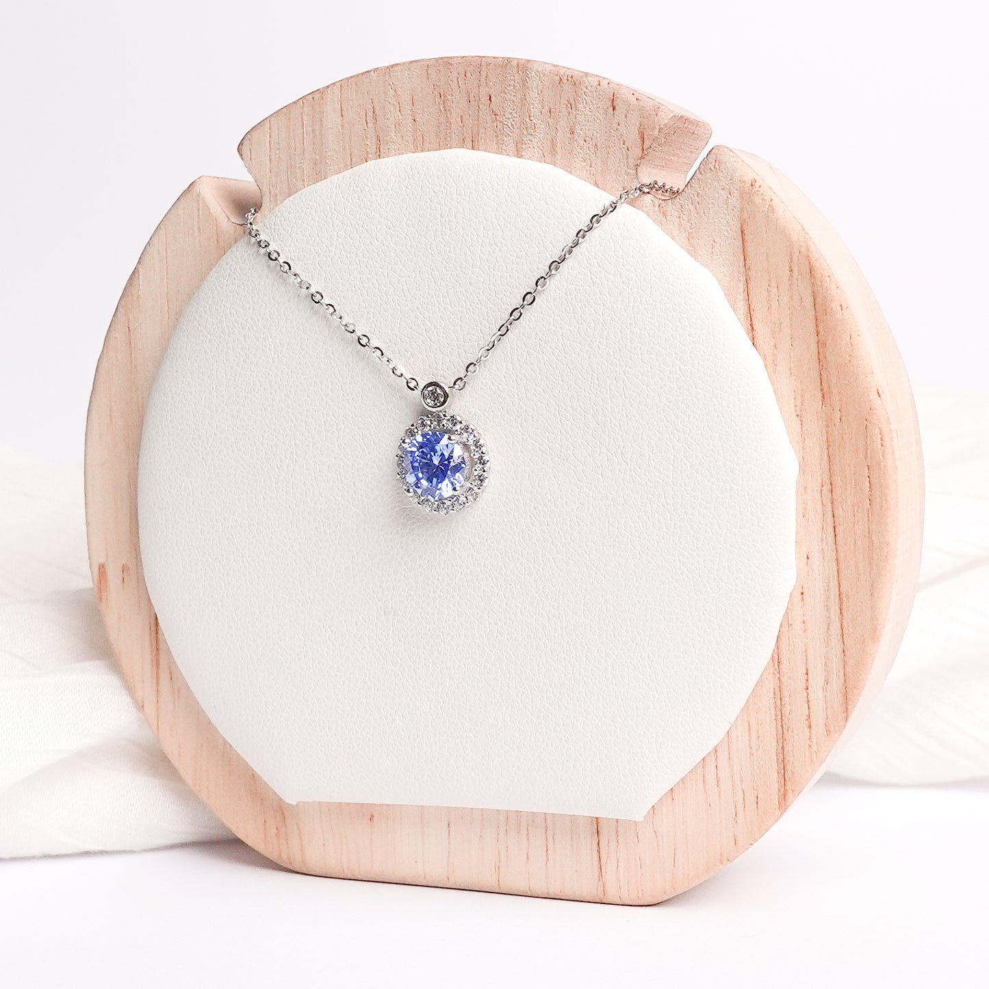 Collar aura azulada