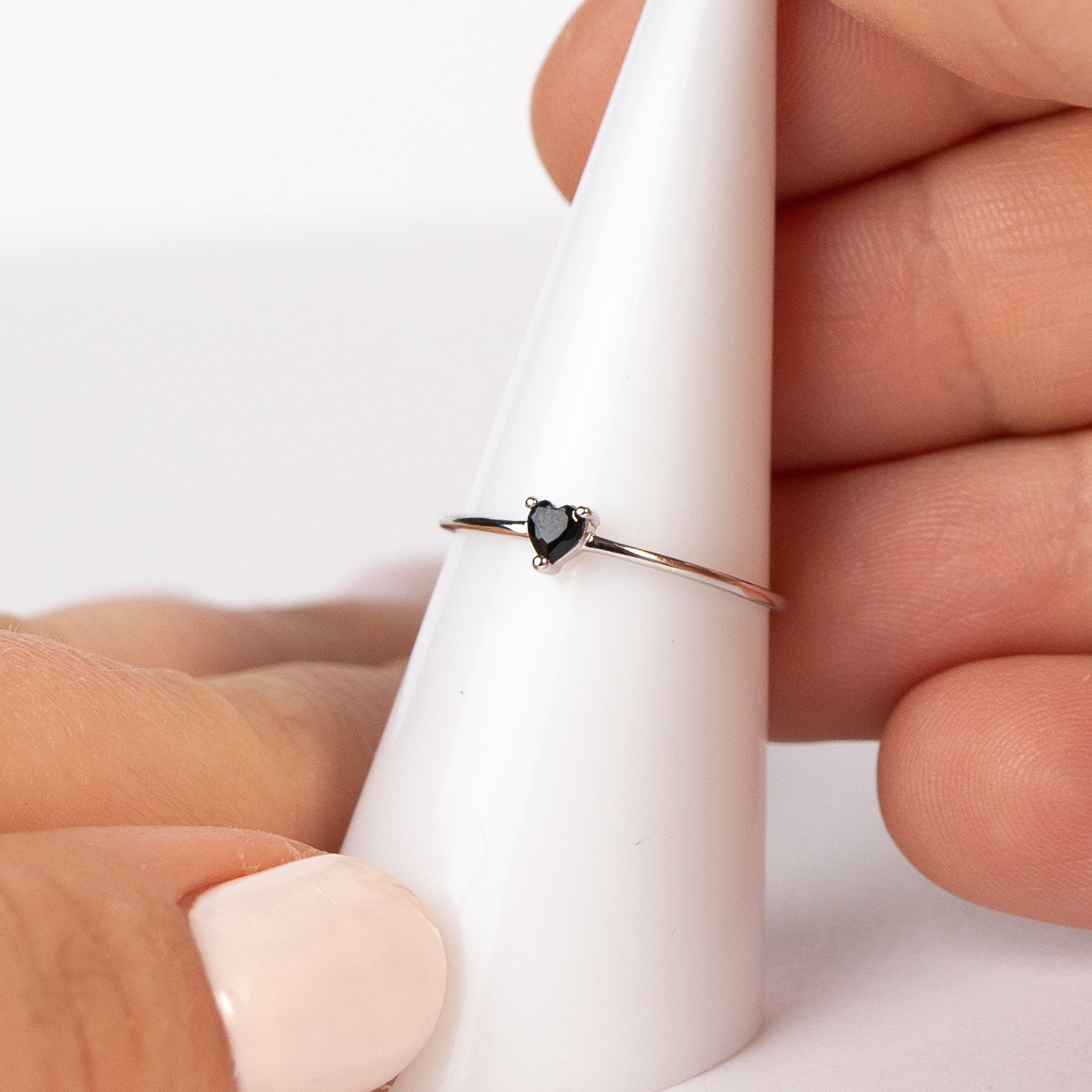 Anillo ajustable corazón negro