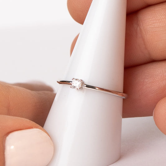 Anillo ajustable solitario circón