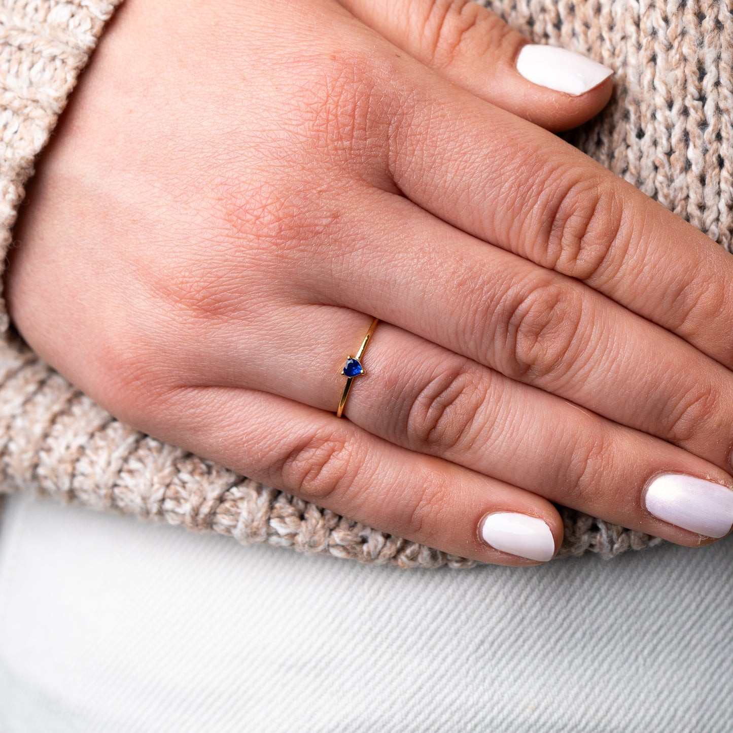 Anillo ajustable corazón circón azul bañado en oro