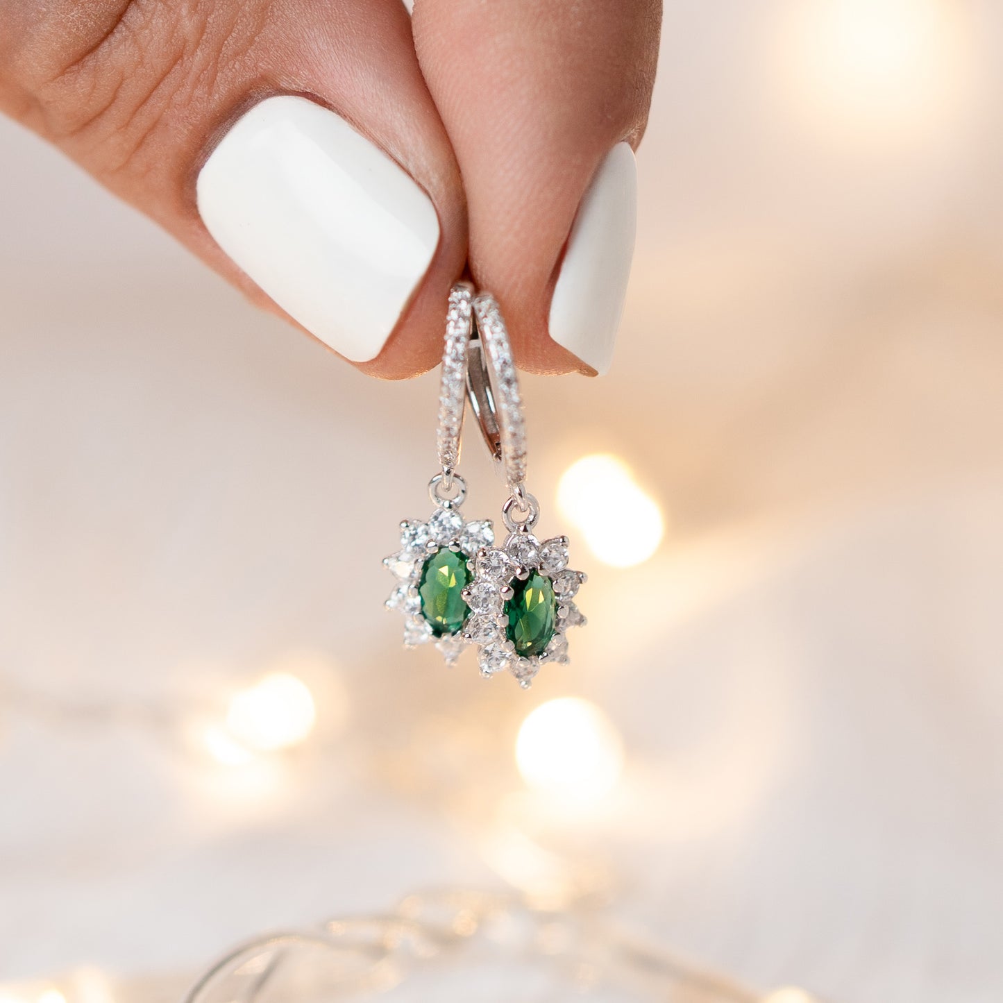 Aros argolla huggie esmeralda imperial