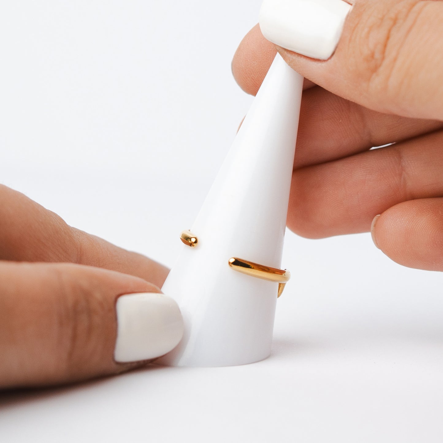 Anillo ondas doradas