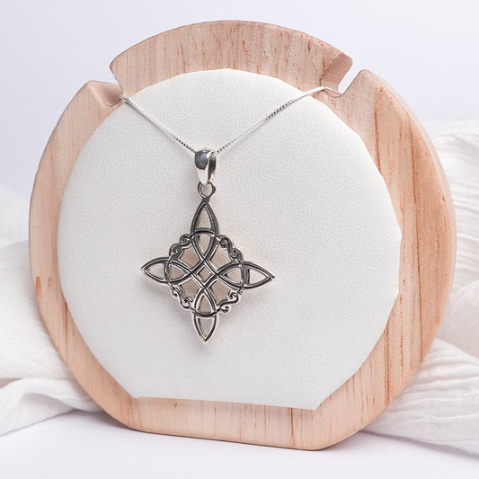 Collar nudo de bruja