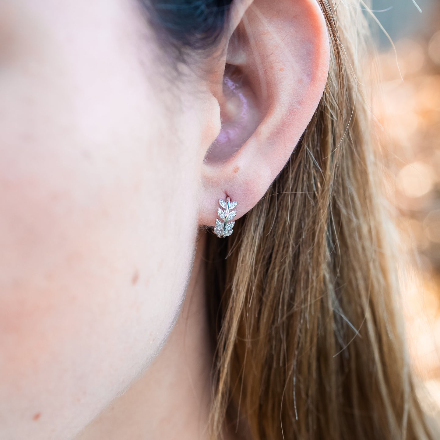 Aros argolla huggie espiga