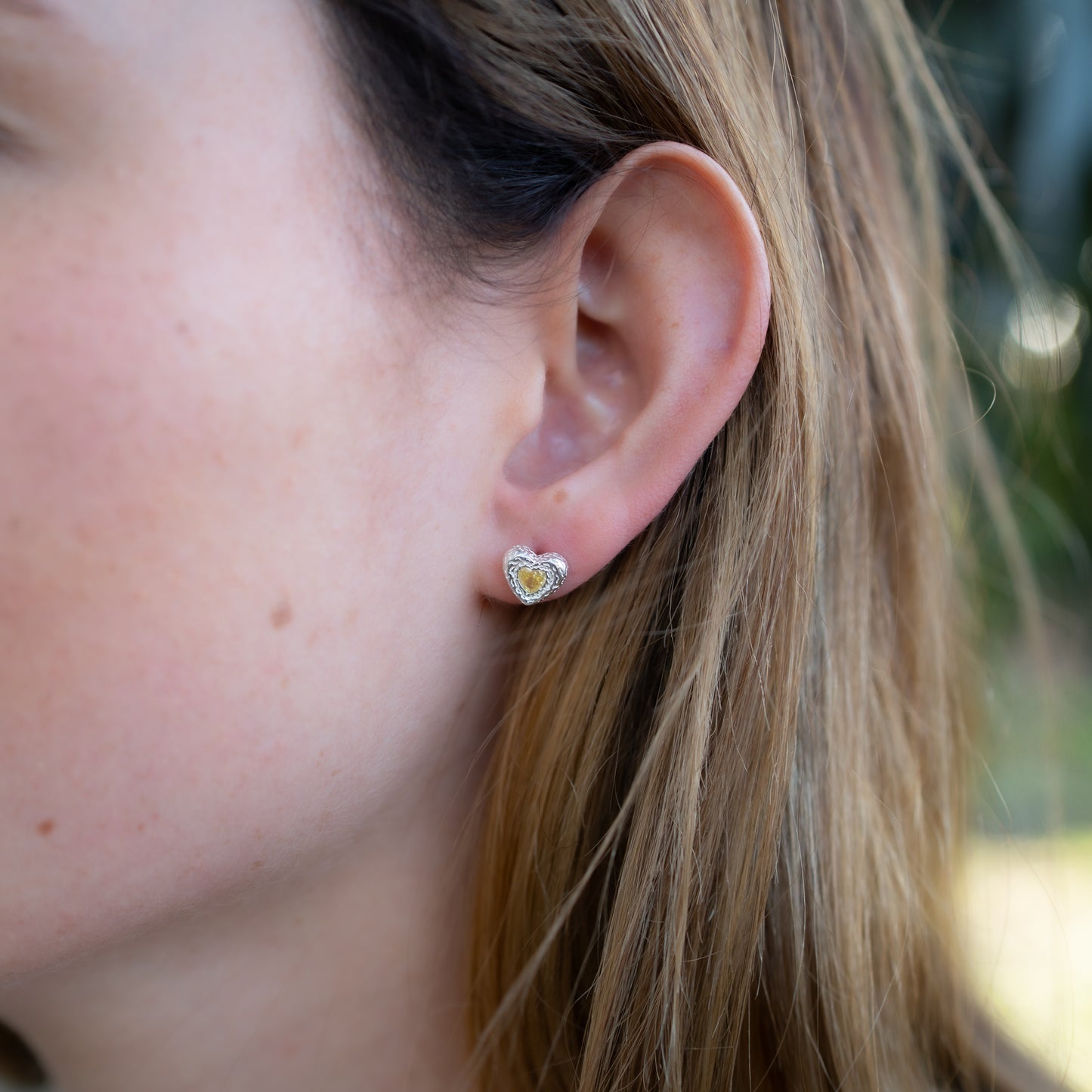 Aros pegados corazones circón amarillo