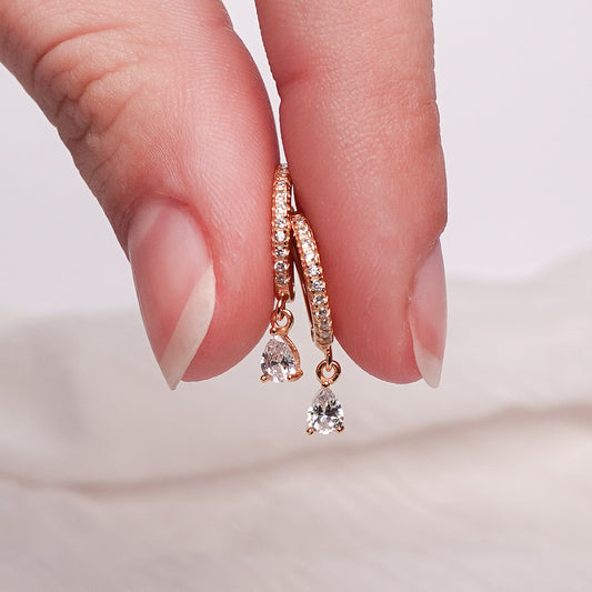 Aros argolla huggie Tear Gold