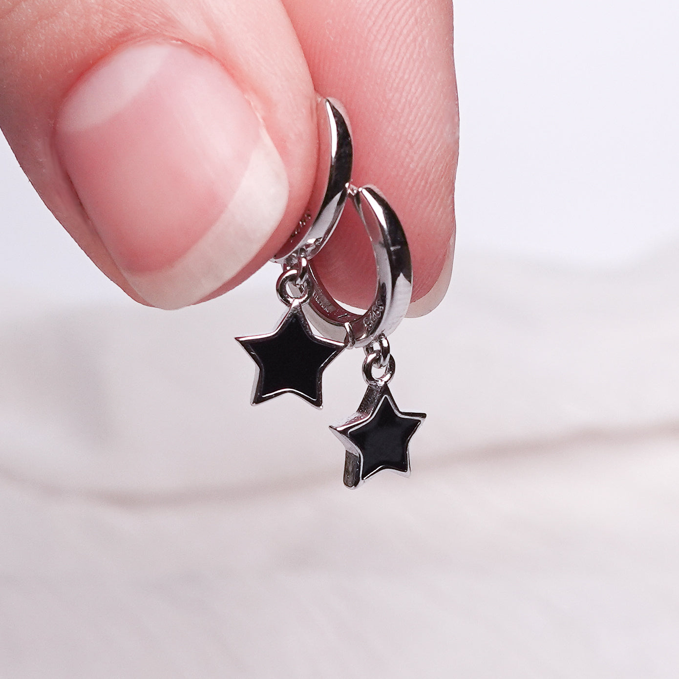 Aros argolla huggie Estrella Noire