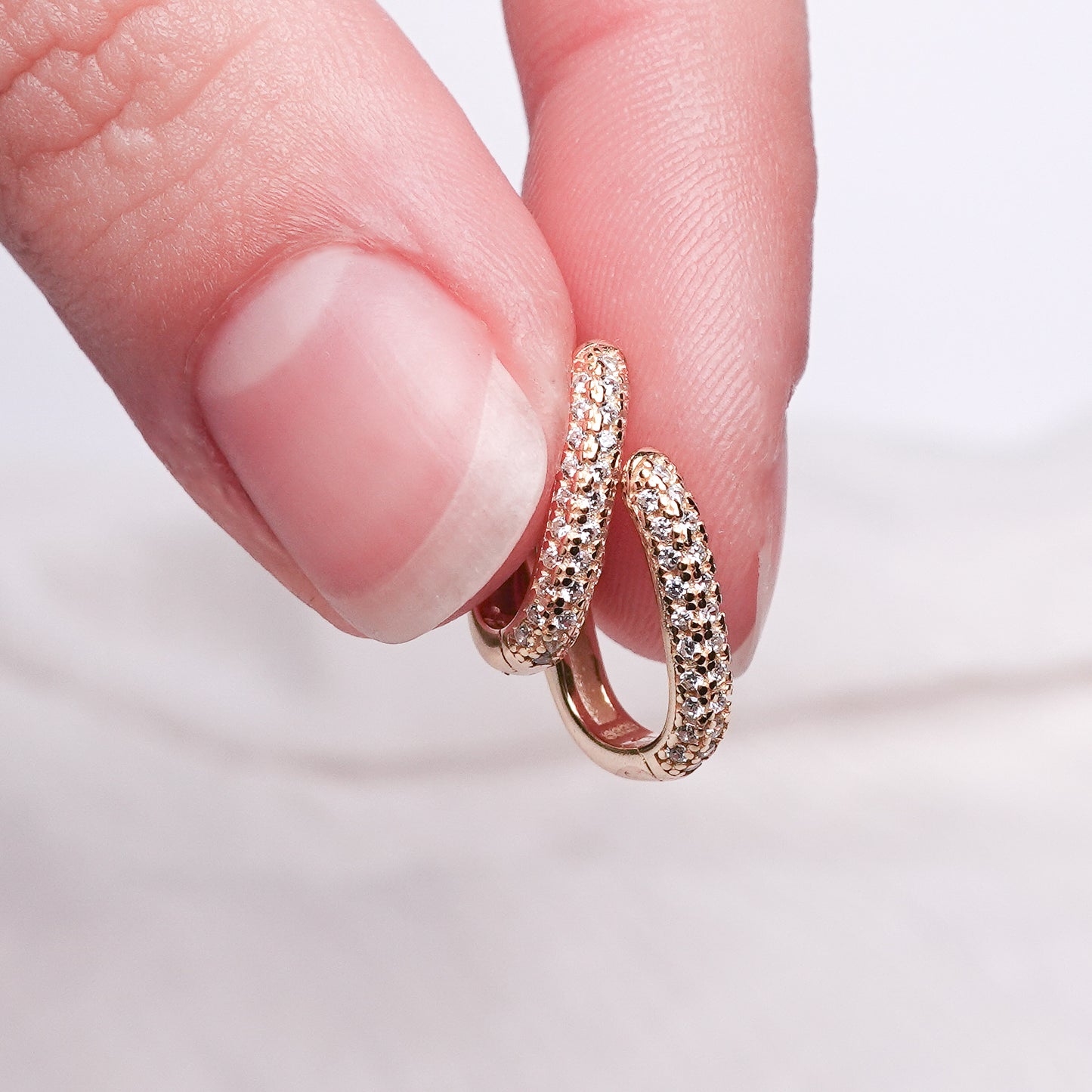 Aros argolla huggie Halo Gold