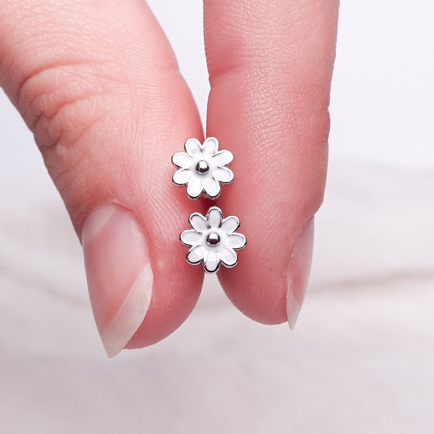 Aros pegados Daisy Blanc