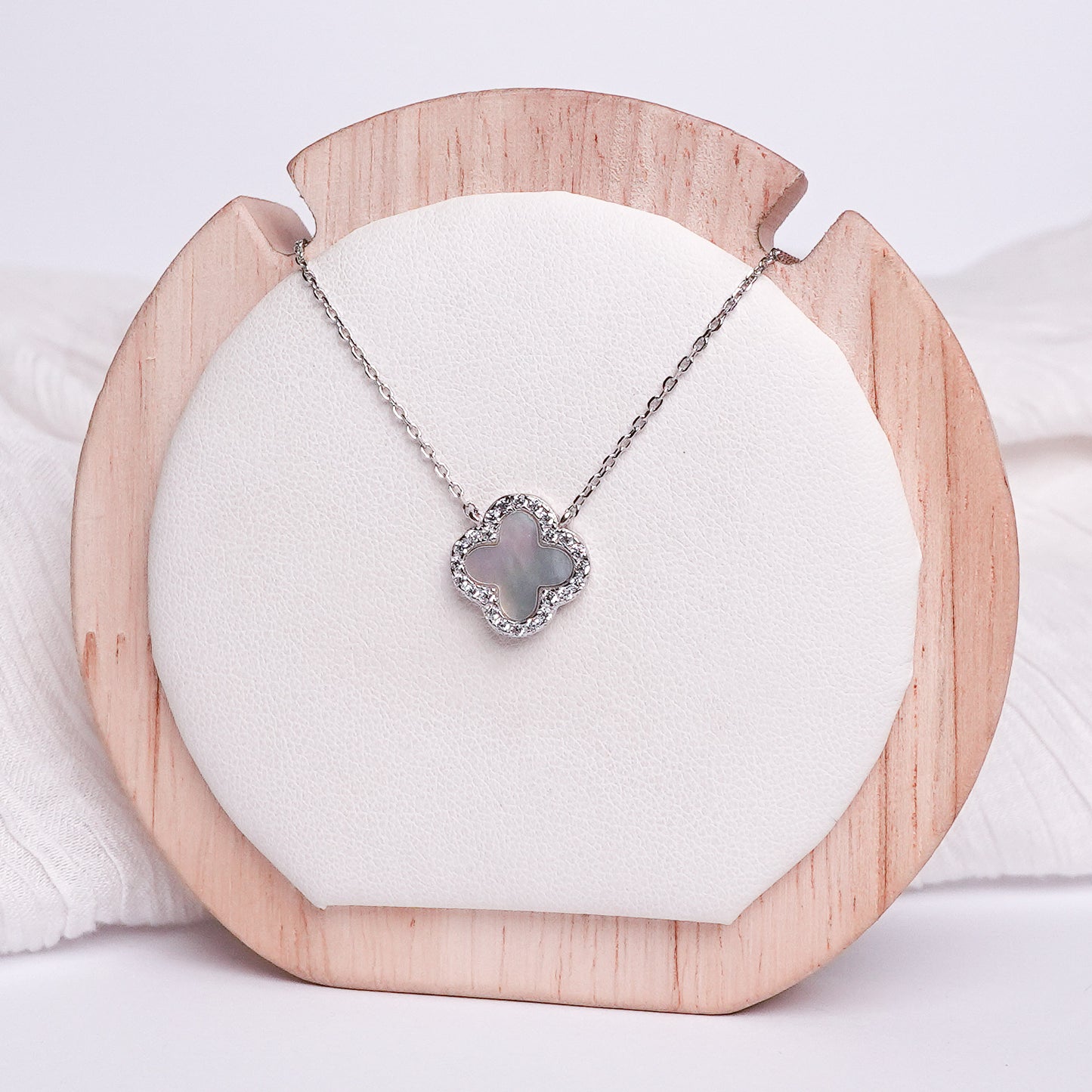 Collar Trebol Blanc Shine