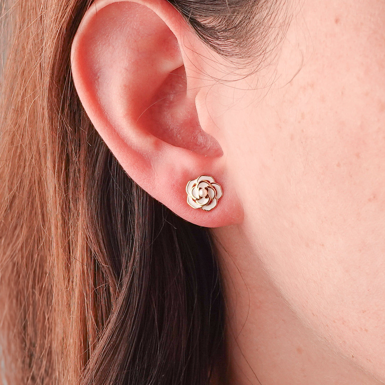 Aros pegados flor blanca