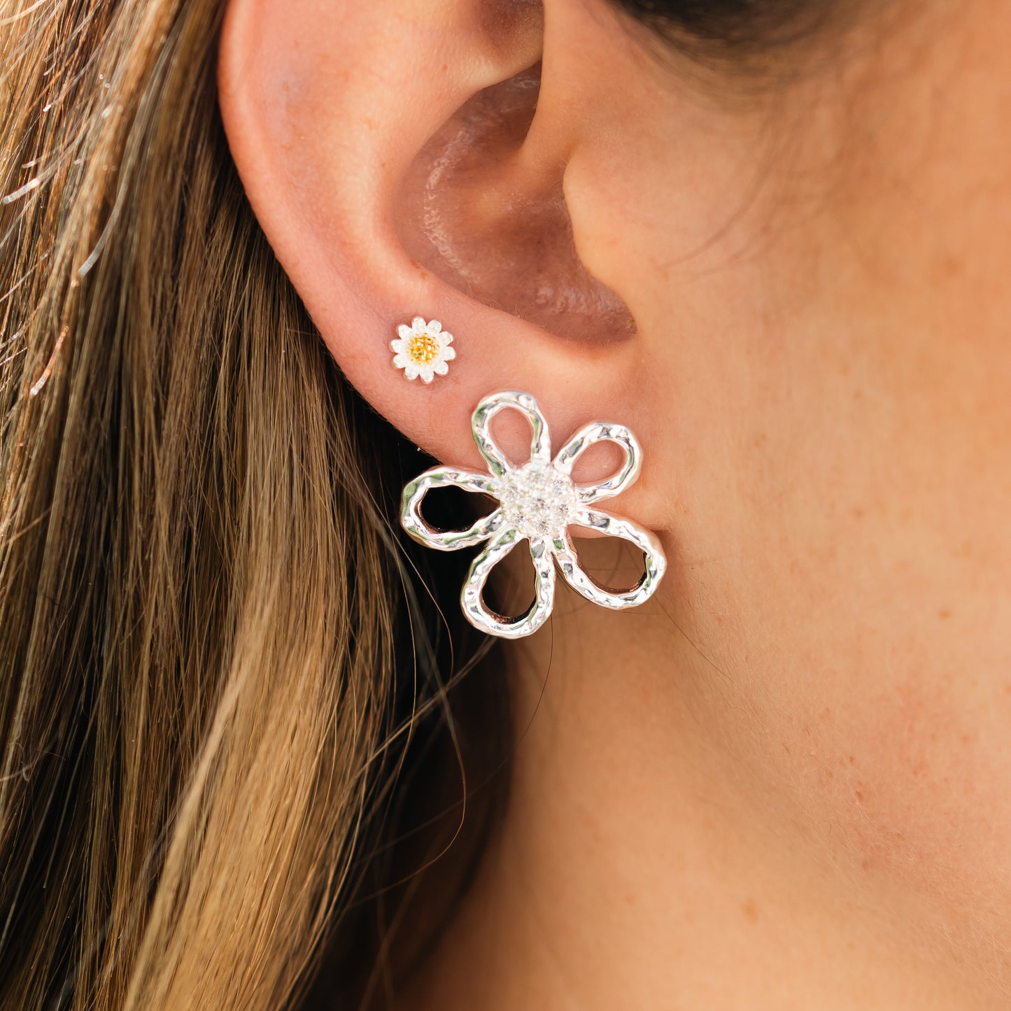 Aros pegados margarita cierre pelotita