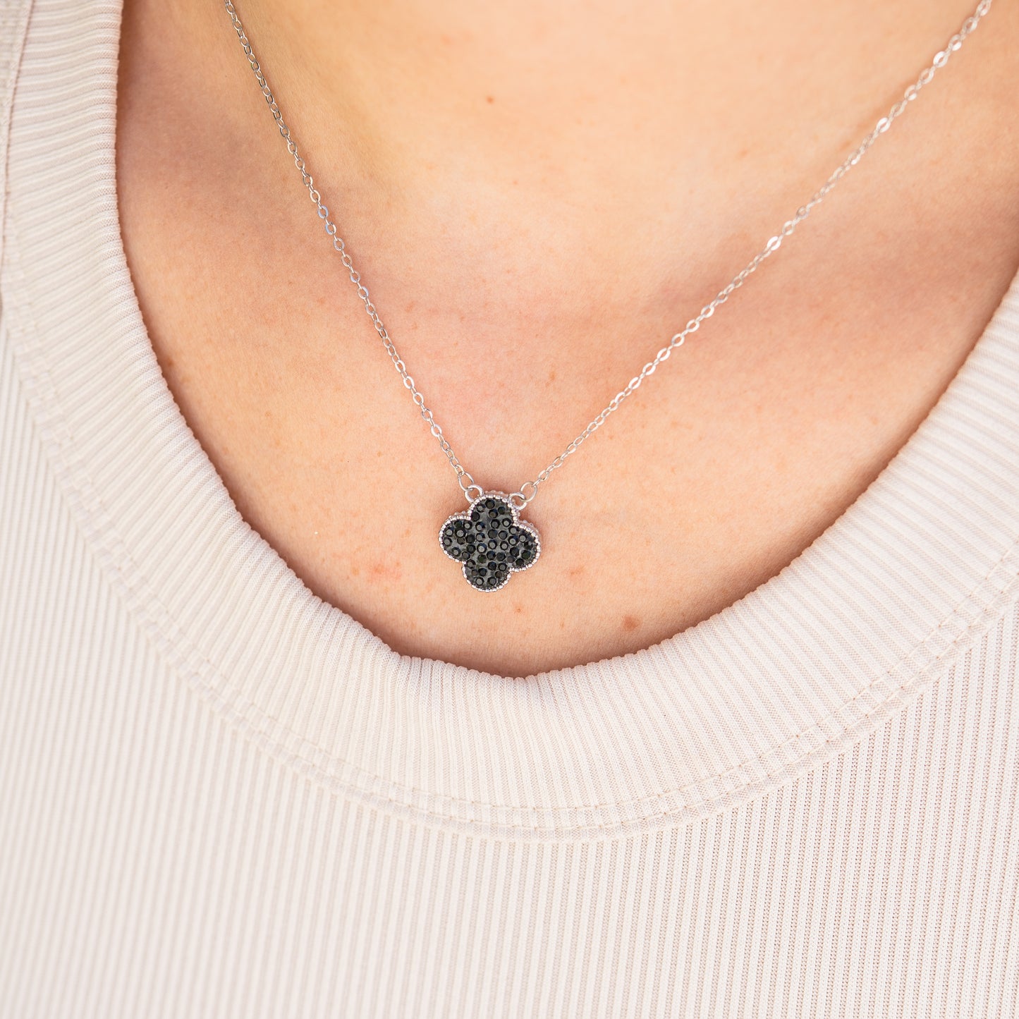 Collar trébol negro circones