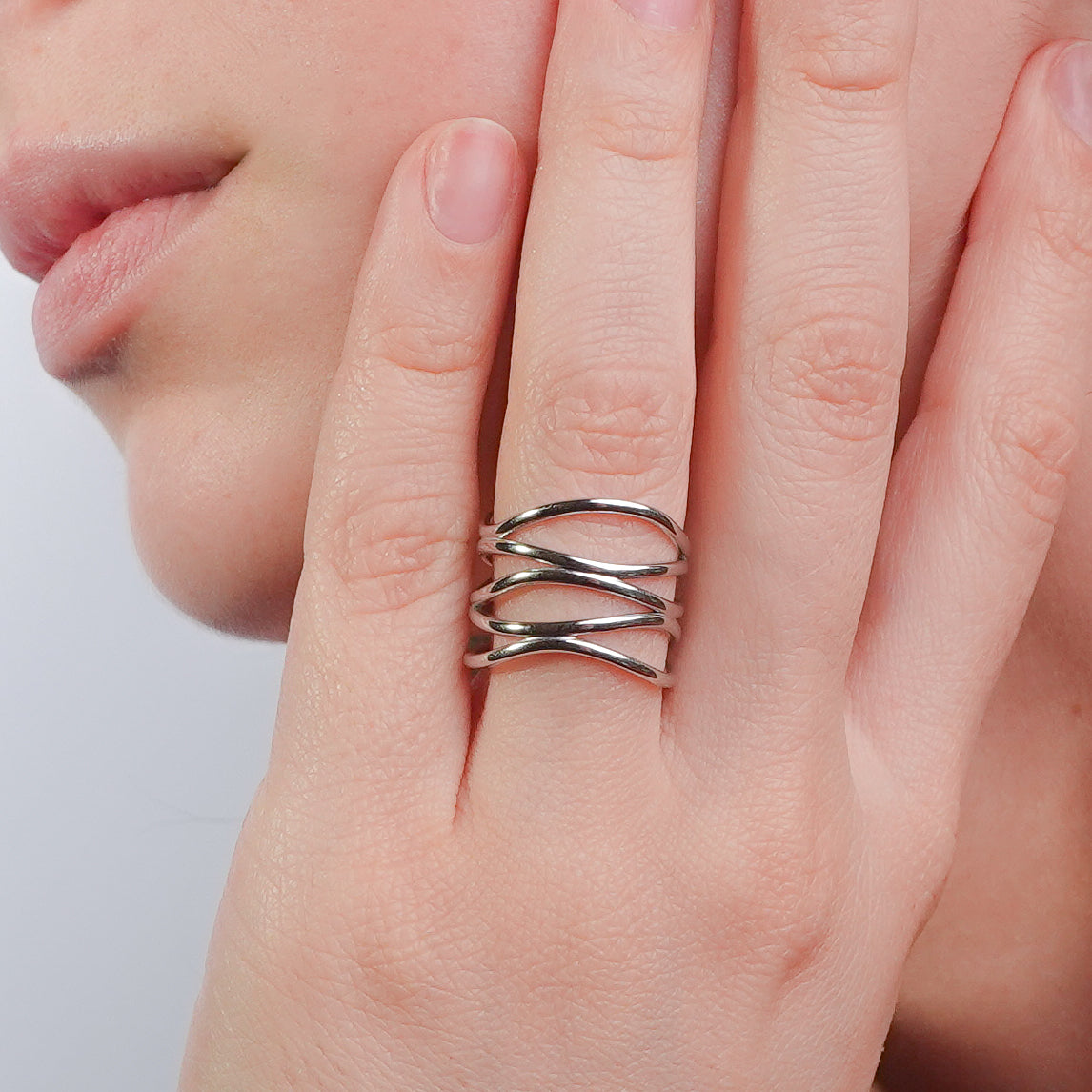 Anillo ajustable minimalista lineas