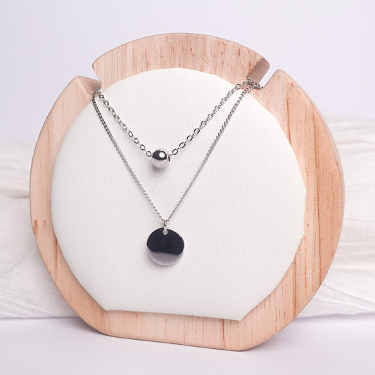 Collar doble esfera y medalla