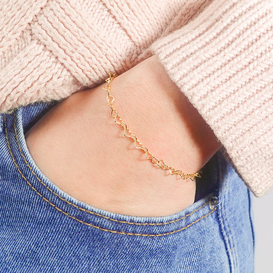Pulsera corazones entrelazados bañado en oro