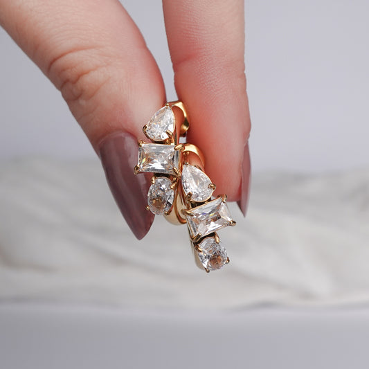 Aros huggie Crystal Shape bañado en oro