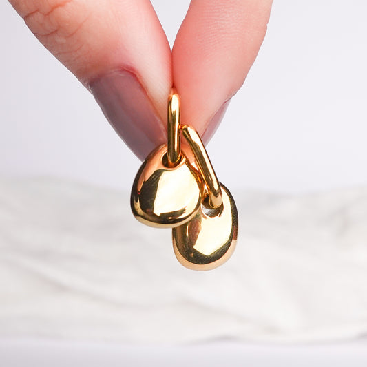 Aros huggie Mol bañado en oro