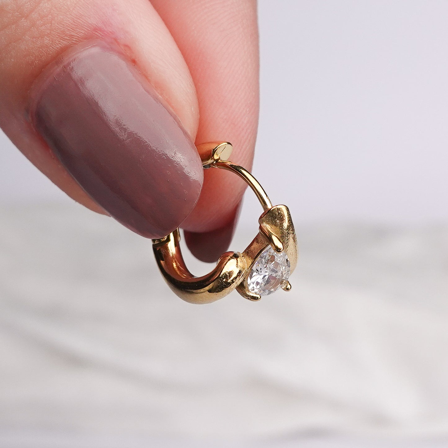Aros huggie Ciel bañado en oro