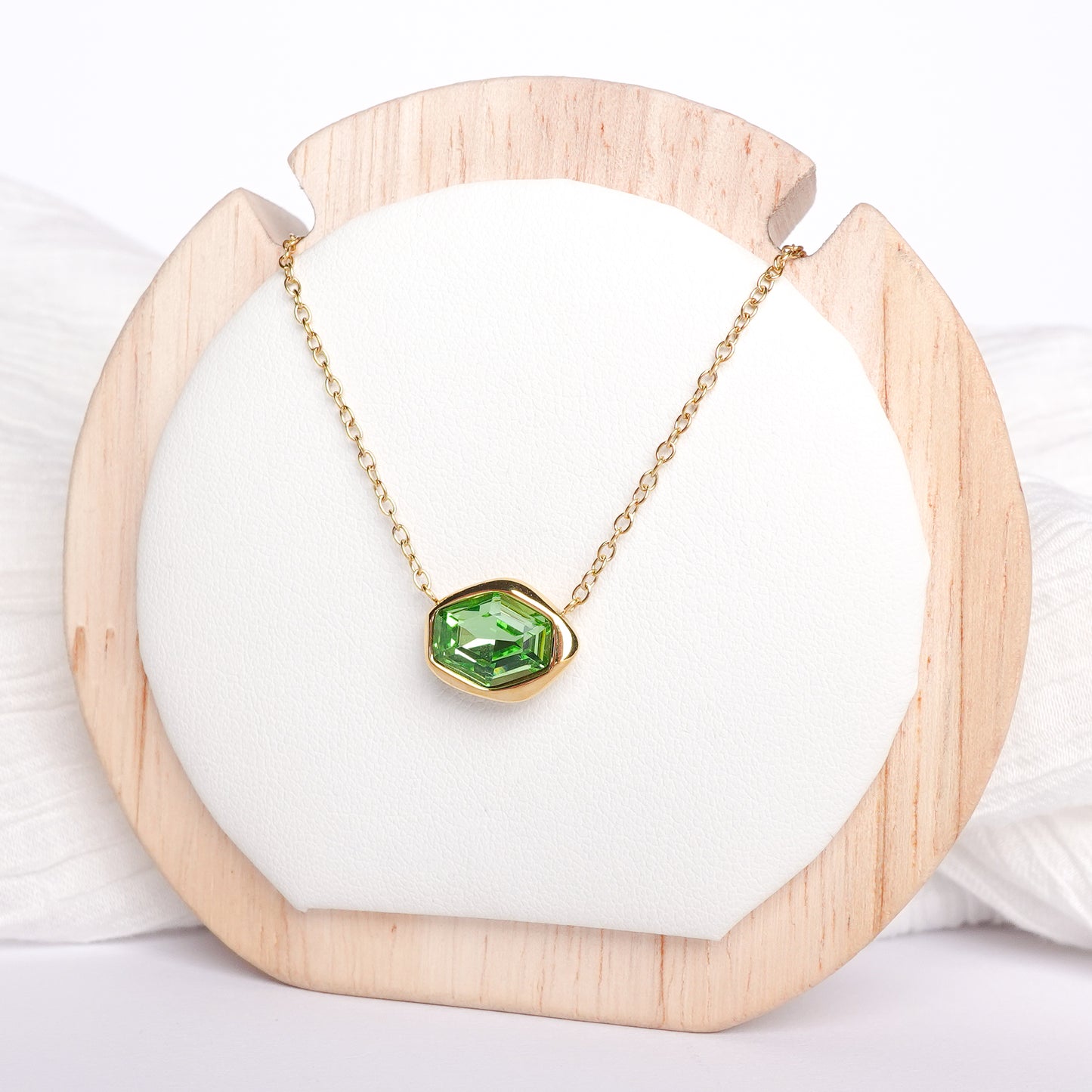 Collar Geo Shine Green bañado en oro
