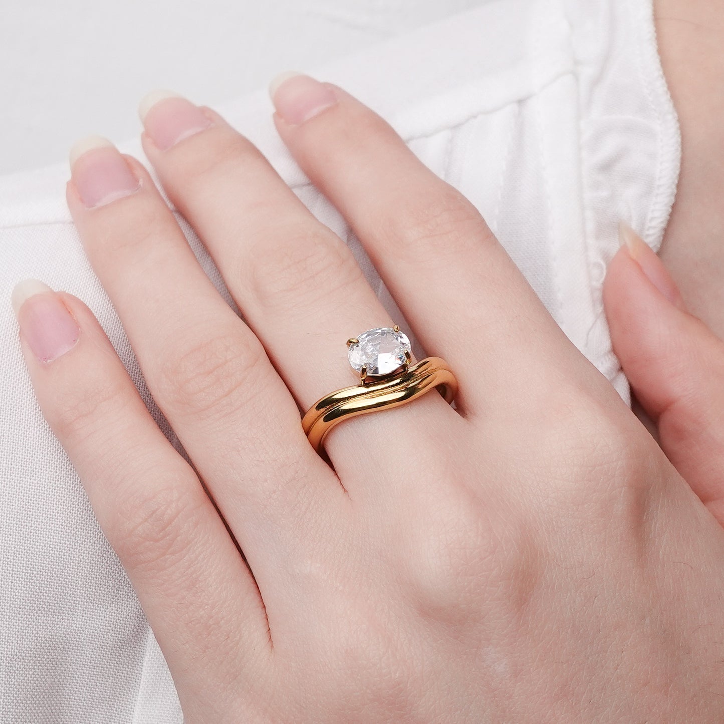 Anillo Oval Glow bañado en oro